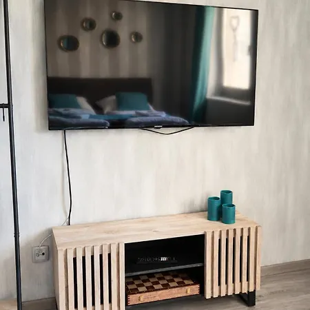 Studio Apartment *